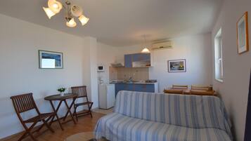 Appartamento, 2 camere da letto | Area soggiorno | TV