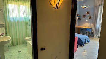1 chambre, fer et planche Ă  repasser, Wi-Fi, draps fournis