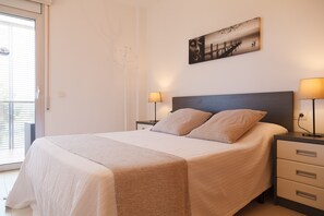 2 bedrooms, iron/ironing board, bed sheets