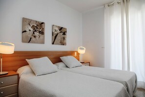 2 quartos, ferros/tábuas de passar roupa, Wi-Fi, roupa de cama