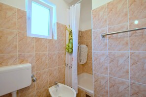 Apartment, 1 Bedroom (A1) | Bathroom | Bidet, towels, toilet paper