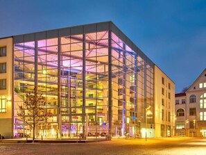 Unclassified image, 3 of 21, button - In the heart of Erfurt - standard room at Hotel Dorint (Erfurt)