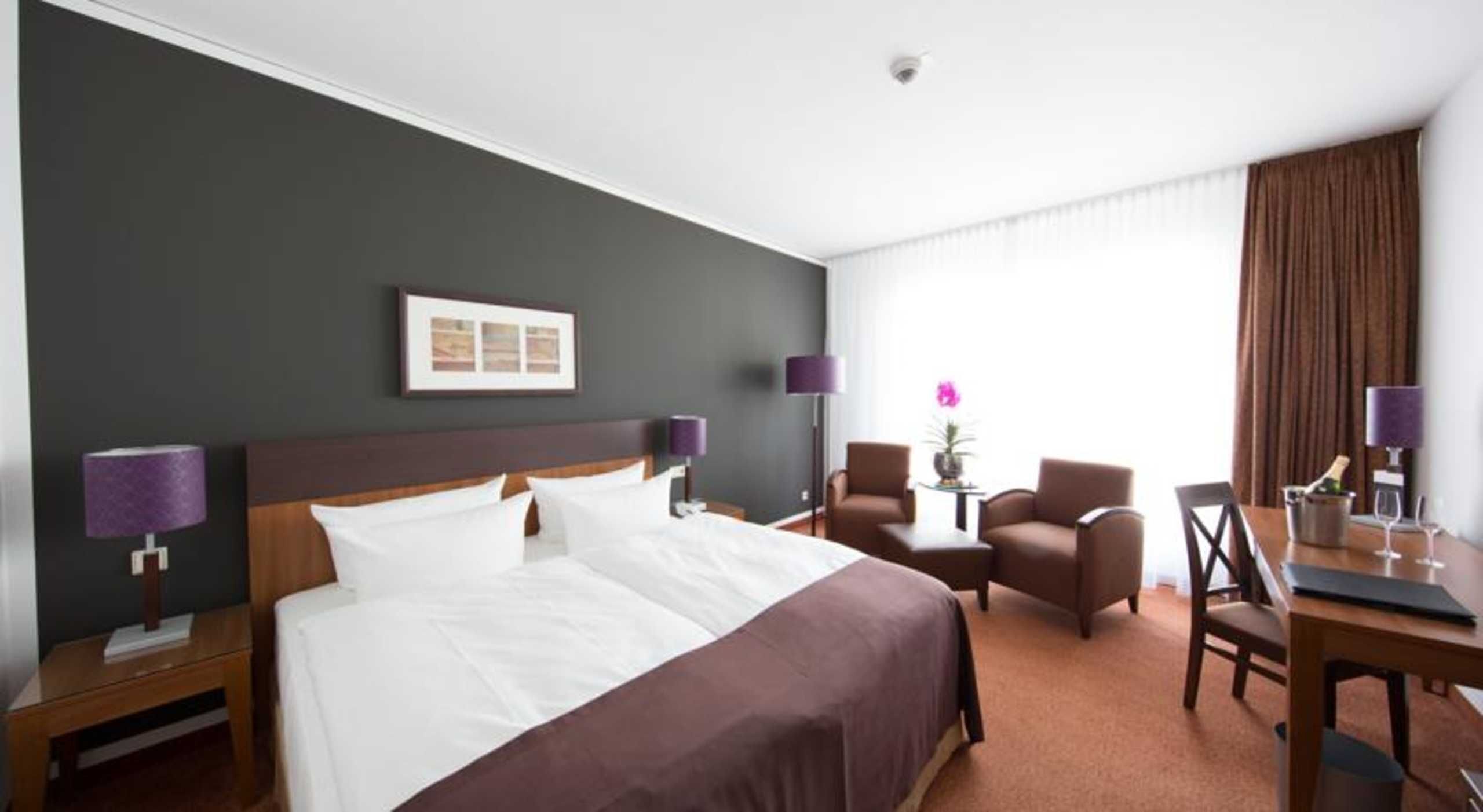 1 Schlafzimmer, Zimmersafe, Schreibtisch, Reisekinderbett