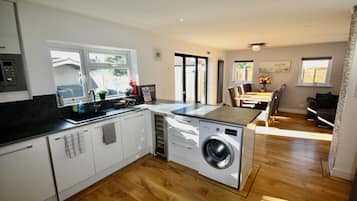 Réfrigérateur, micro-ondes, four, lave-vaisselle