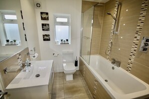 Combined shower/bathtub, eco-friendly toiletries
