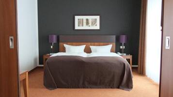 1 Schlafzimmer, Zimmersafe, Schreibtisch, Reisekinderbett