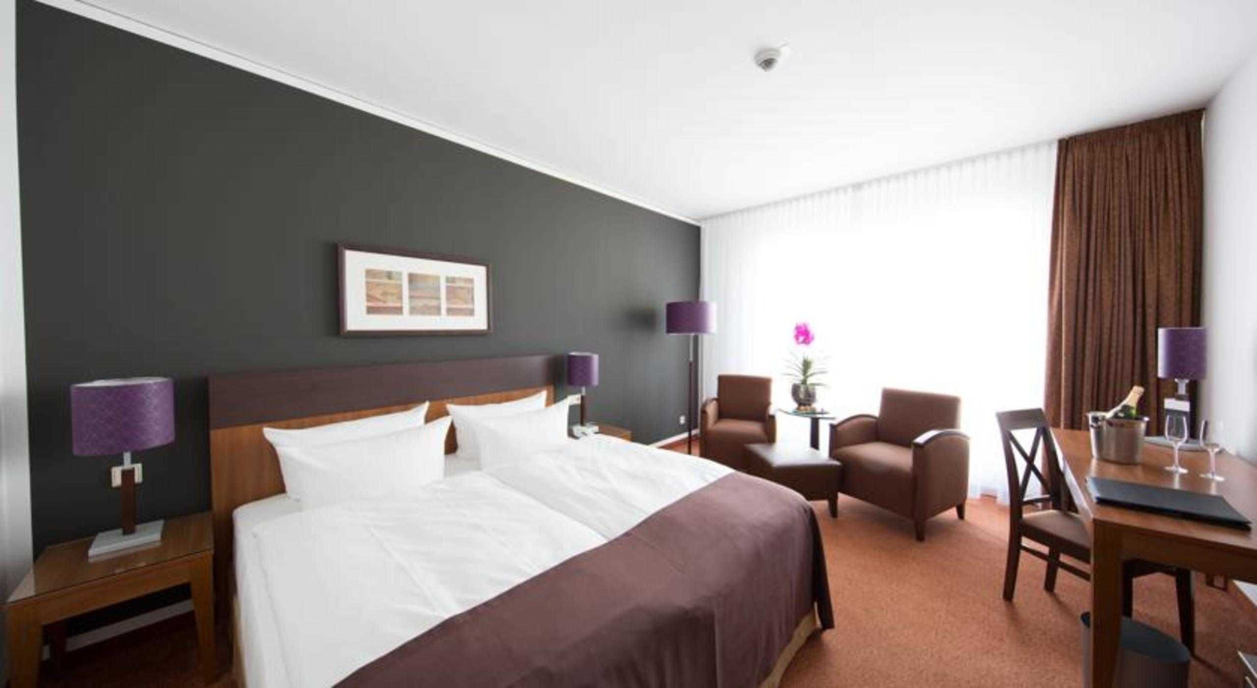 1 Schlafzimmer, Zimmersafe, Schreibtisch, Reisekinderbett