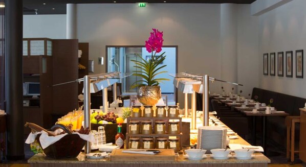 Unclassified image, 1 of 21, button