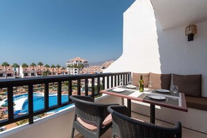 Outdoor dining - Parque Santiago II 252 - Two Bed (Playa de la Américas)