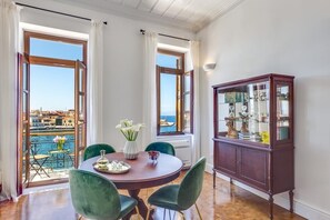 อพาร์ทเมนท์, วิวทะเล | บริการอาหารในห้องพัก