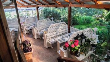 Lunch, dinner served; Hungarian cuisine, garden views