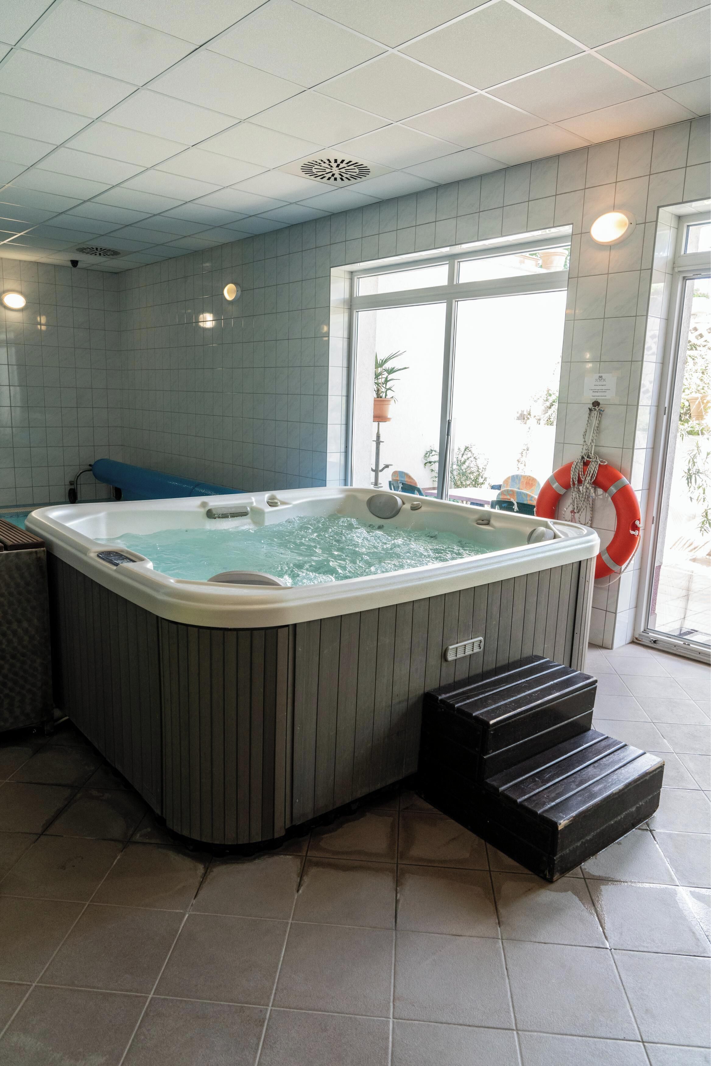 Indoor spa tub