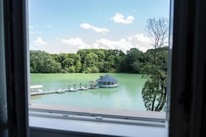Standard Room, Lake View | Desk, blackout drapes, free WiFi, bed sheets