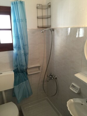 Free toiletries, hair dryer, towels - Villa Perris Studios (Corfu)