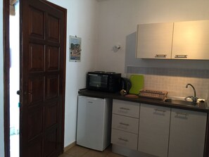 Standard Twin Room, Terrace, Sea View | Private kitchenette