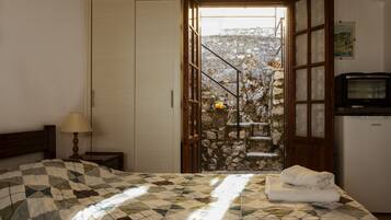 Standard Twin Room | Courtyard view