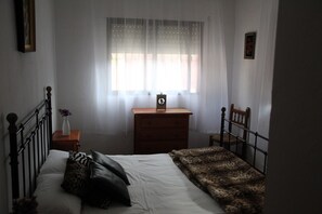 4 bedrooms, free WiFi, bed sheets