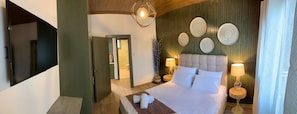 2 Schlafzimmer, Allergikerbettwaren, individuell dekoriert