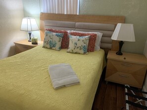 1 chambre, fer et planche à repasser, accès au Wi-Fi (inclus)