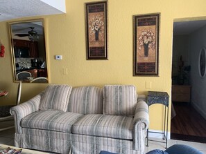 Living area - Cozy  Cottage central located (West Palm Beach)