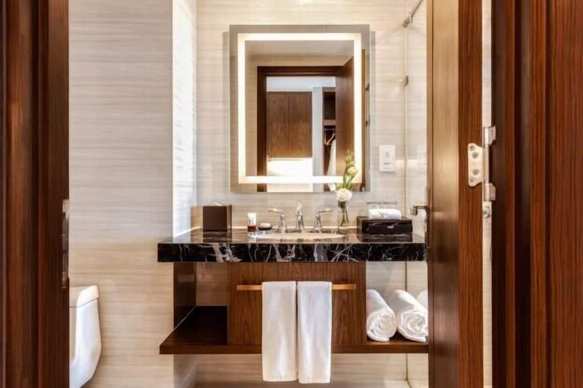 Dusche, Hydromassagedusche, kostenlose Toilettenartikel, Haartrockner