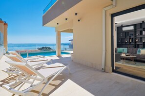 Sun deck