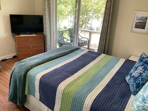 5 bedrooms, desk, iron/ironing board, travel cot