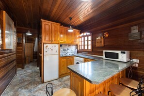 Fridge, microwave, oven, coffee/tea maker