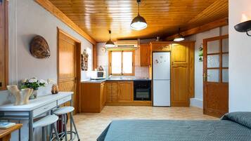 3 slaapkamers, een strijkplank/strijkijzer, gratis wifi, beddengoed