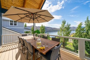 Outdoor dining - Welcome to . at Lake Chelan (Chelan)