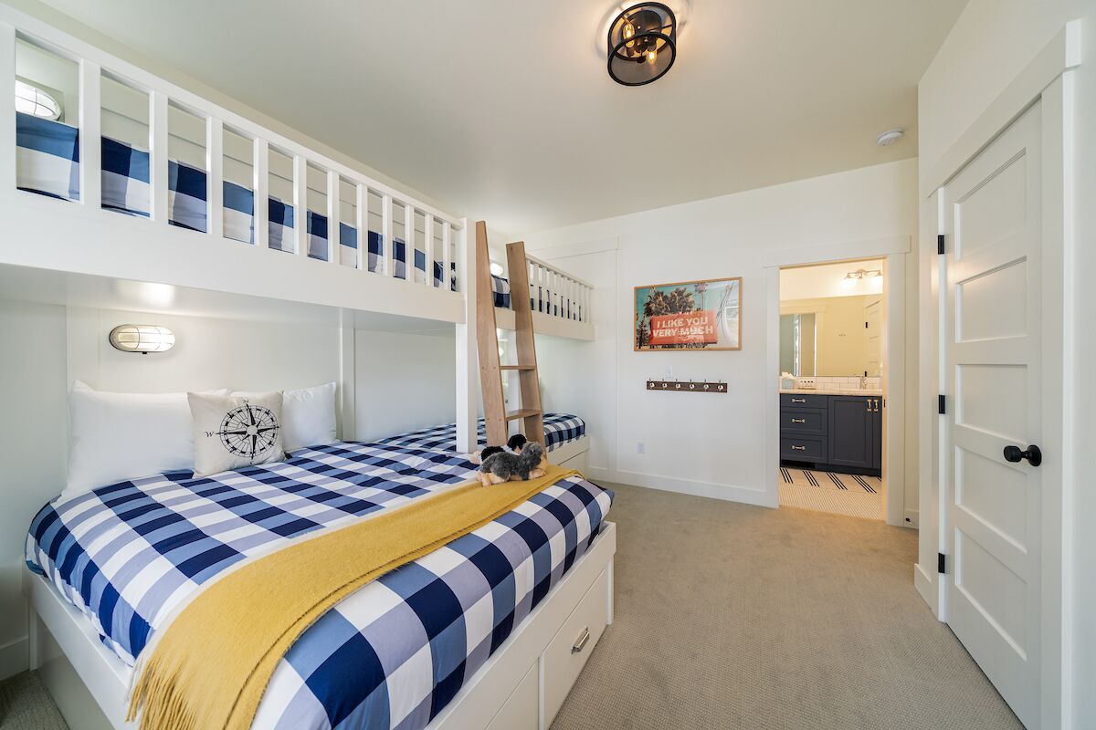 4 bedrooms, iron/ironing board, travel cot, free WiFi