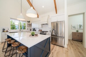 Fridge, microwave, oven, stovetop - Welcome to . at Lake Chelan (Chelan)