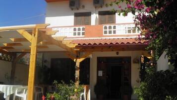 Fachada da propriedade