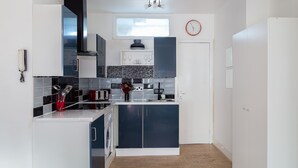 Studio (Studio Suite Paddington) | Private kitchen | Espresso maker, coffee/tea maker, mini-fridge, microwave - Paddington Suites (London)