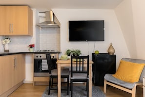 Studio (0 Bedroom) | Coin séjour | Télévision à écran plat