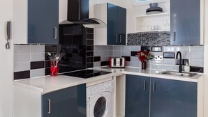 Studio (Studio Suite Paddington) | Private kitchen | Espresso maker, coffee/tea maker, mini-fridge, microwave - Paddington Suites (London)