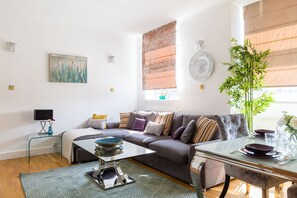 Apartment (2 Bedrooms) | Living room