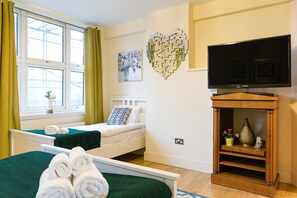 Apartment (2 Bedrooms) | 2 bedrooms, desk, laptop workspace, blackout drapes