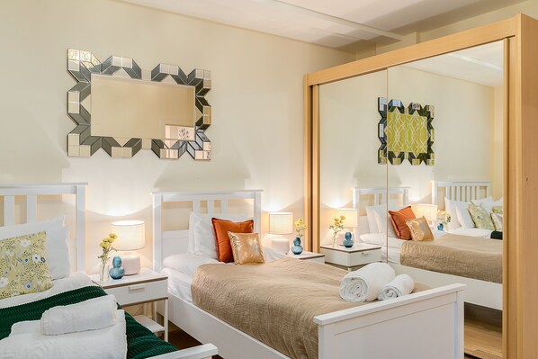 Apartment (2 Bedrooms) | 2 bedrooms, desk, laptop workspace, blackout curtains - Sussex Gardens Apartments (London)