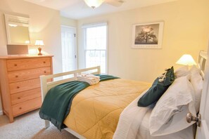 4 chambres, fer et planche à repasser, Wi-Fi, literie fournie