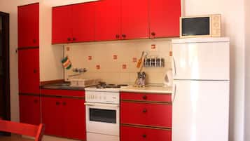 Apartment, 3 Schlafzimmer (C 6+2) | Eigene Küche | Kühlschrank, Herdplatte, Wasserkocher, Kochgeschirr/Geschirr/Besteck