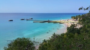 Chaise longue, serviettes de plage