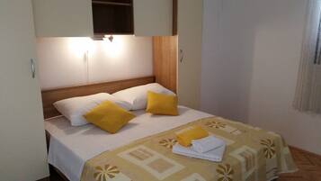Apartment, 2 Bedrooms | Desk, free WiFi, bed sheets