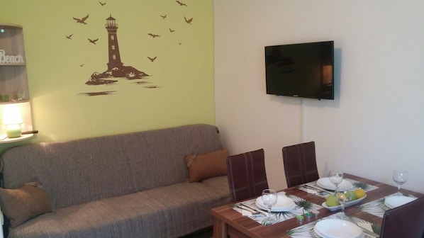 Apartment, 2 Bedrooms | Living area