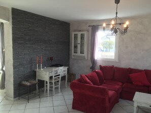 Smart TV, fireplace, DVD player, books - Relax and recharge in this luxury villa with heated pool and stunning views. (Malviès)