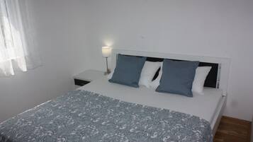 Apartment, 2 Schlafzimmer | 2 Schlafzimmer, Bügeleisen/Bügelbrett, kostenloses WLAN, Bettwäsche