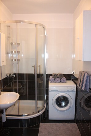 Apartment, 2 Bedrooms | Bathroom