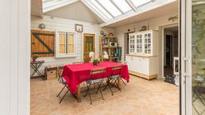 Free daily continental breakfast - L'Isle de France (Conflans-Sainte-Honorine)