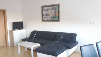 Lejlighed - 2 soveværelser | Stue | Fladskærms-tv