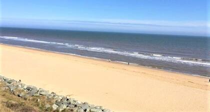 South Facing chalet on California Sands nr beach, broads and Great Yarmouth